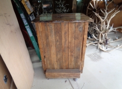 M 585 Western Podium on Casters 32" x 27" x 43"  $200