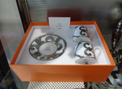 M 640 Hernes 4 Pc Porcelain Tea Cup & Saucer $400