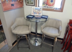 F 224 Round Bistro Table with 2 Stools $800